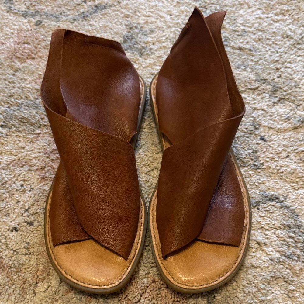 Born Tan Leather Women's Sandals